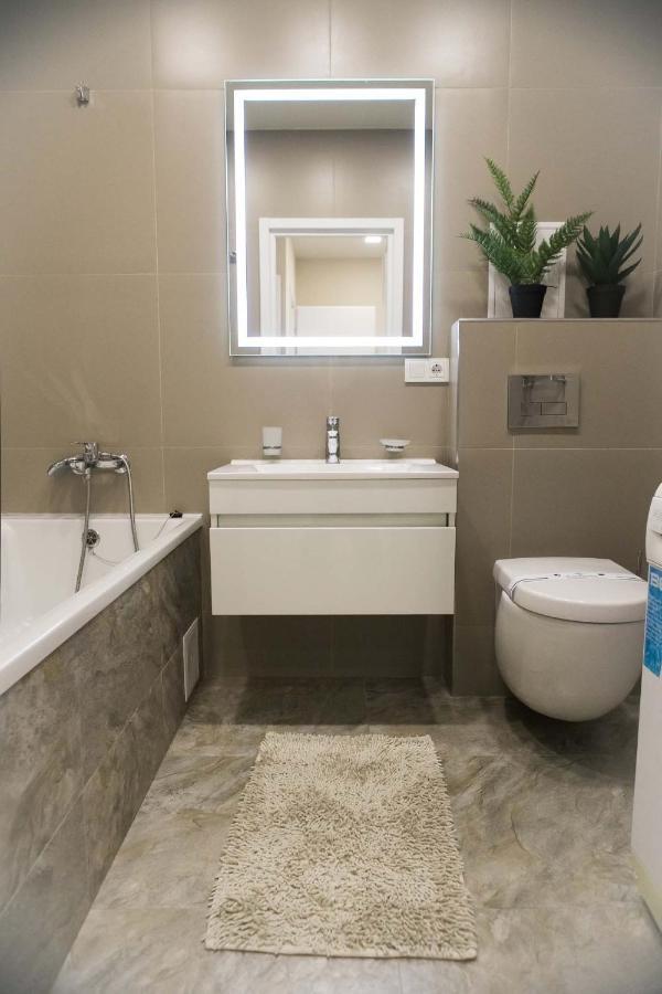 Ferienwohnung Просторная Однокомнатная Жк Счастливый Dnipro Exterior foto