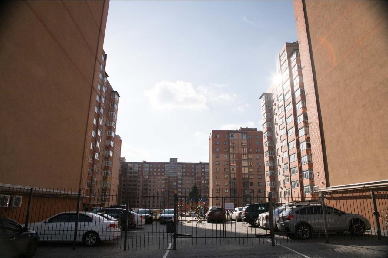 Ferienwohnung Просторная Однокомнатная Жк Счастливый Dnipro Exterior foto