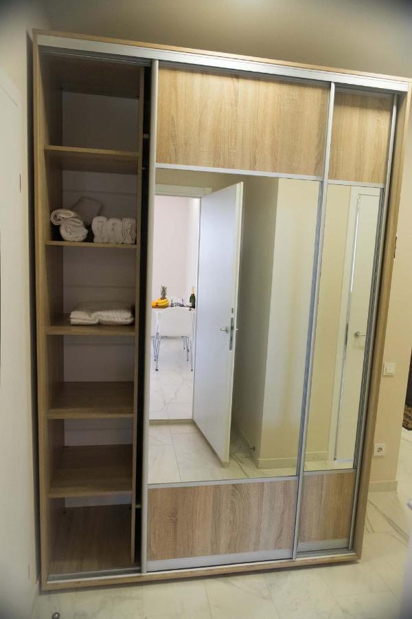 Ferienwohnung Просторная Однокомнатная Жк Счастливый Dnipro Exterior foto