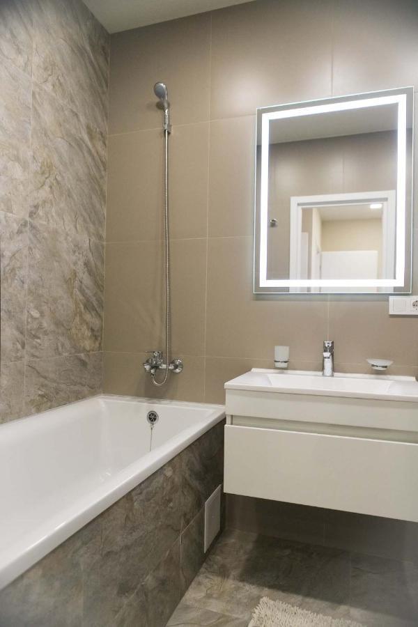 Ferienwohnung Просторная Однокомнатная Жк Счастливый Dnipro Exterior foto